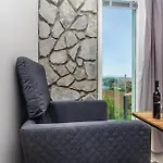 Front In Krk Lejlighed