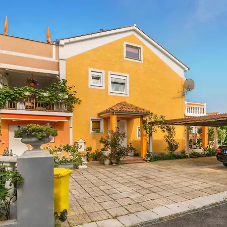 Διαμέρισμα 2 Bedroom Stunning In Krk Krk Town