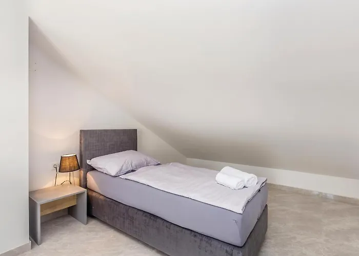 2 Bedroom Stunning In Krk Apartmán