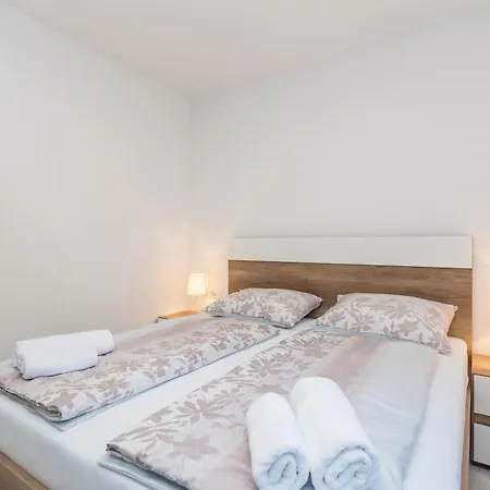 Apartman 2 Bedroom Stunning In Krk *