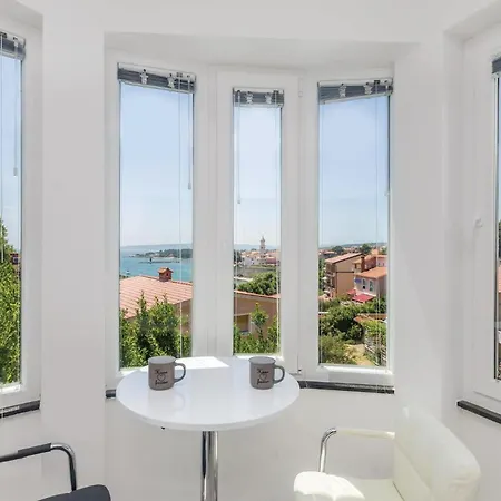 Front In Krk Apartamento *